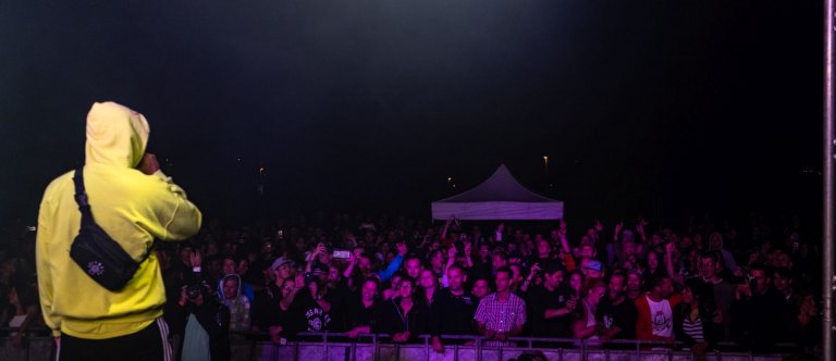 Festivaly Stop Zevling a Strawberry Fields rozpumpují srdce sídliště na Černém Mostě