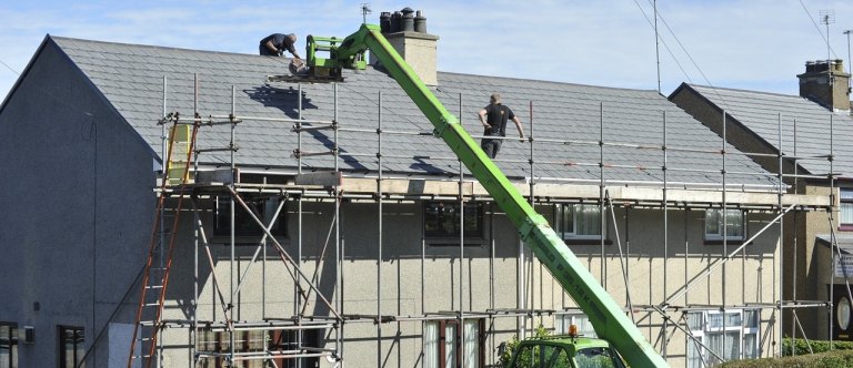 Jak natřít plechovou střechu?