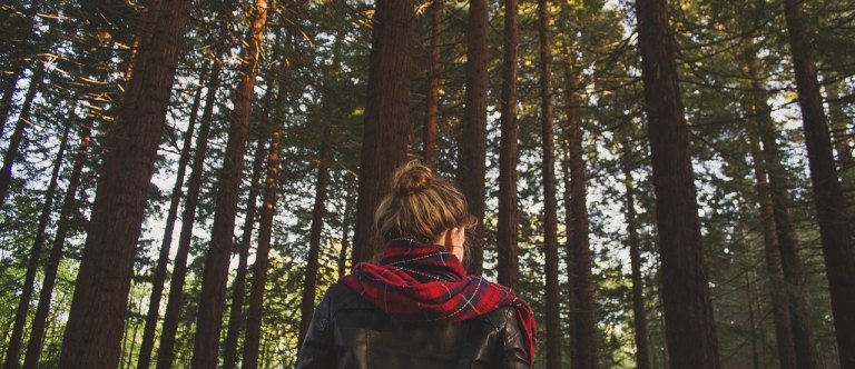 Trendy dámský outfit pro nastávající podzim a kam za ním vyrazit na nákupy