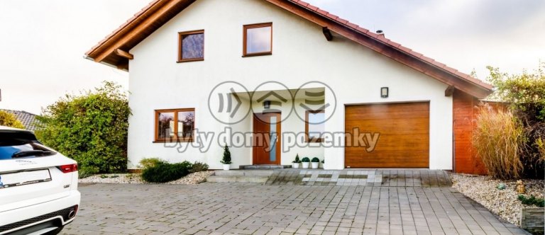 Prodej rodinného domu, 1190 m², Zlatá, Praha - Východ