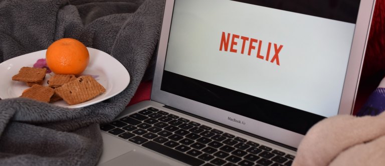 Netflix a znovu Netflix – seriály, které si nesmíte nechat ujít!